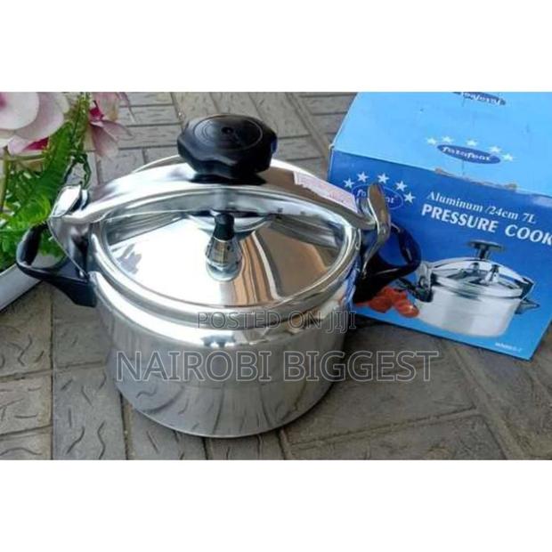 Nunix 7 Litres Manual Pressure Cooker