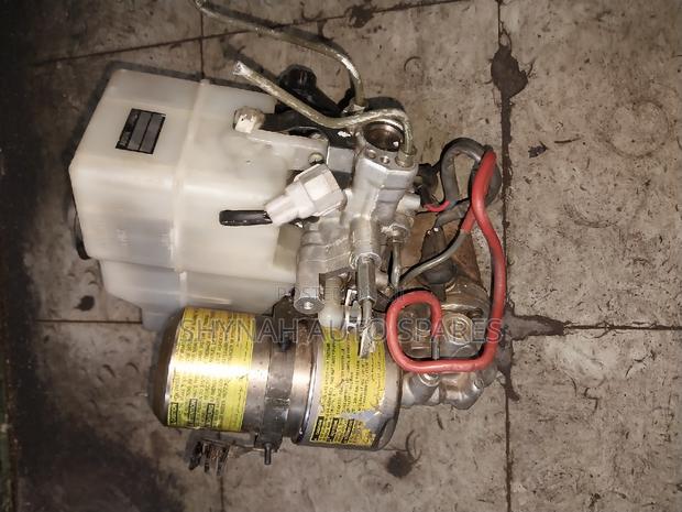 Electric Master Cylinder Landcruiser 100 Series - thumbnail 3