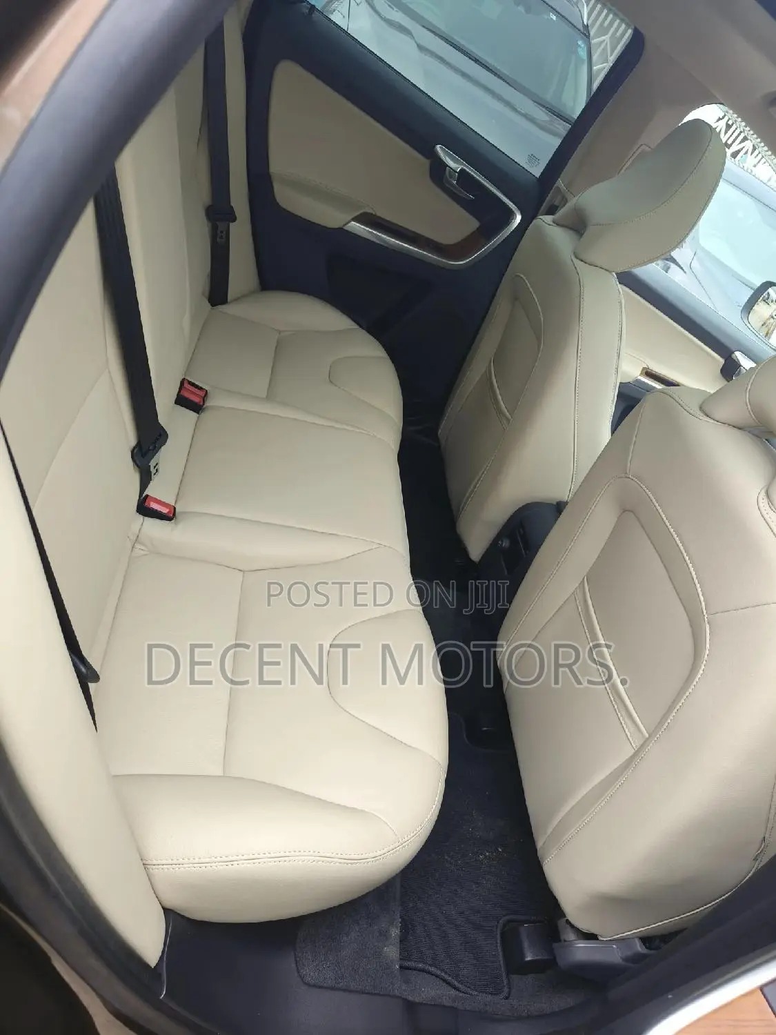 Volvo V60 T5 Platinum AWD 2017 Gold