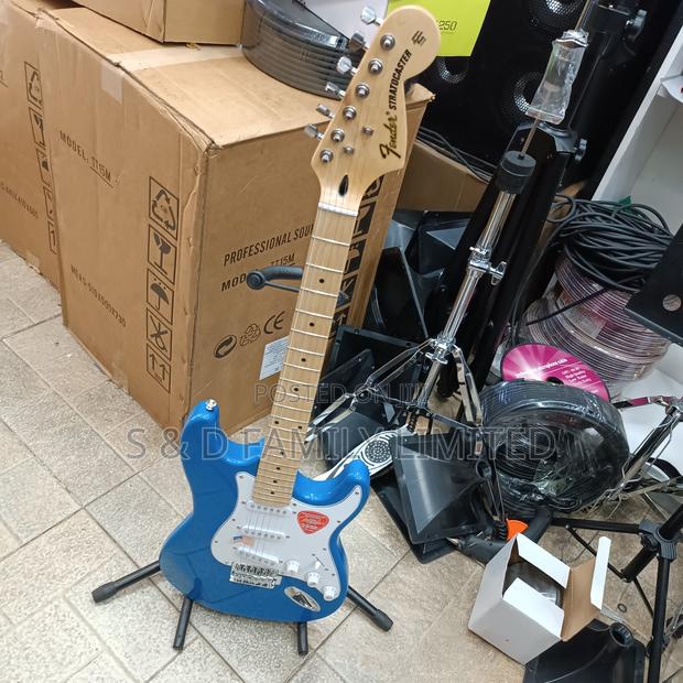 Fender Rythmn Good Guitar - thumbnail 3