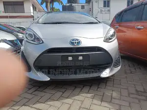 Toyota Aqua 2017 Silver