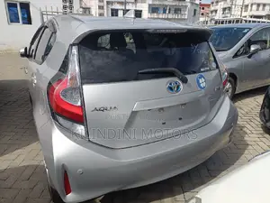 Toyota Aqua 2017 Silver