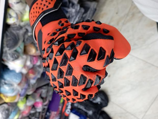 Predator Goalkeeper Gloves - thumbnail 3