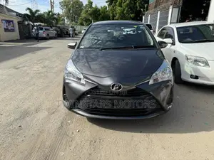 Toyota Vitz 1.3 FWD 5dr 2018 Gray