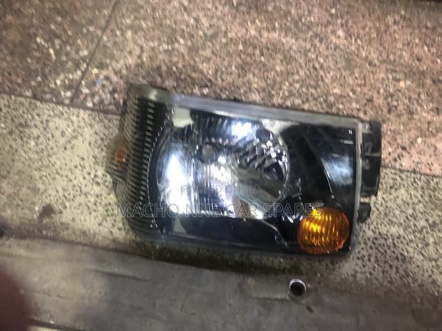 Nissan Clipper Headlight - main view