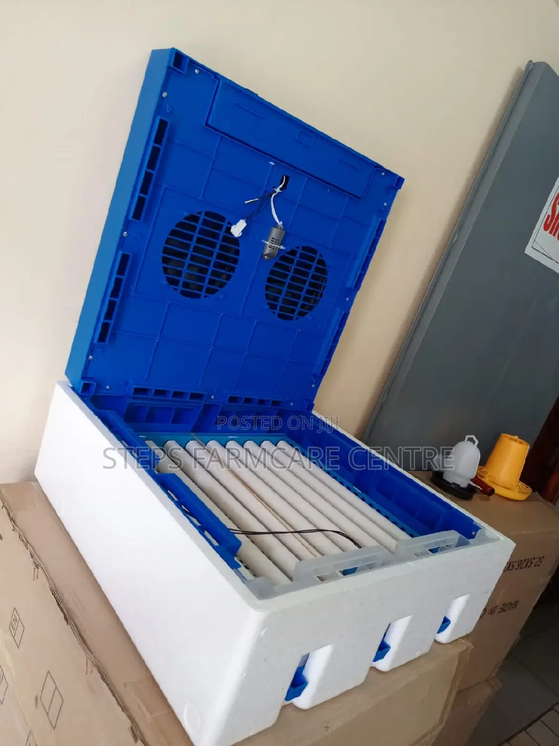 Fully Automatic,64 Eggs Capacity Incubator