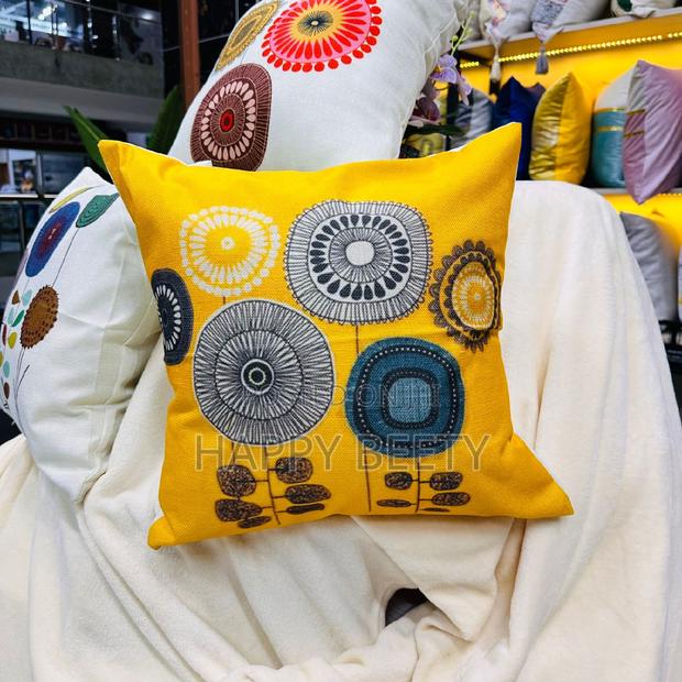 Retro Fashion Throw Pillow Covers 
Material: Cotton - thumbnail 2