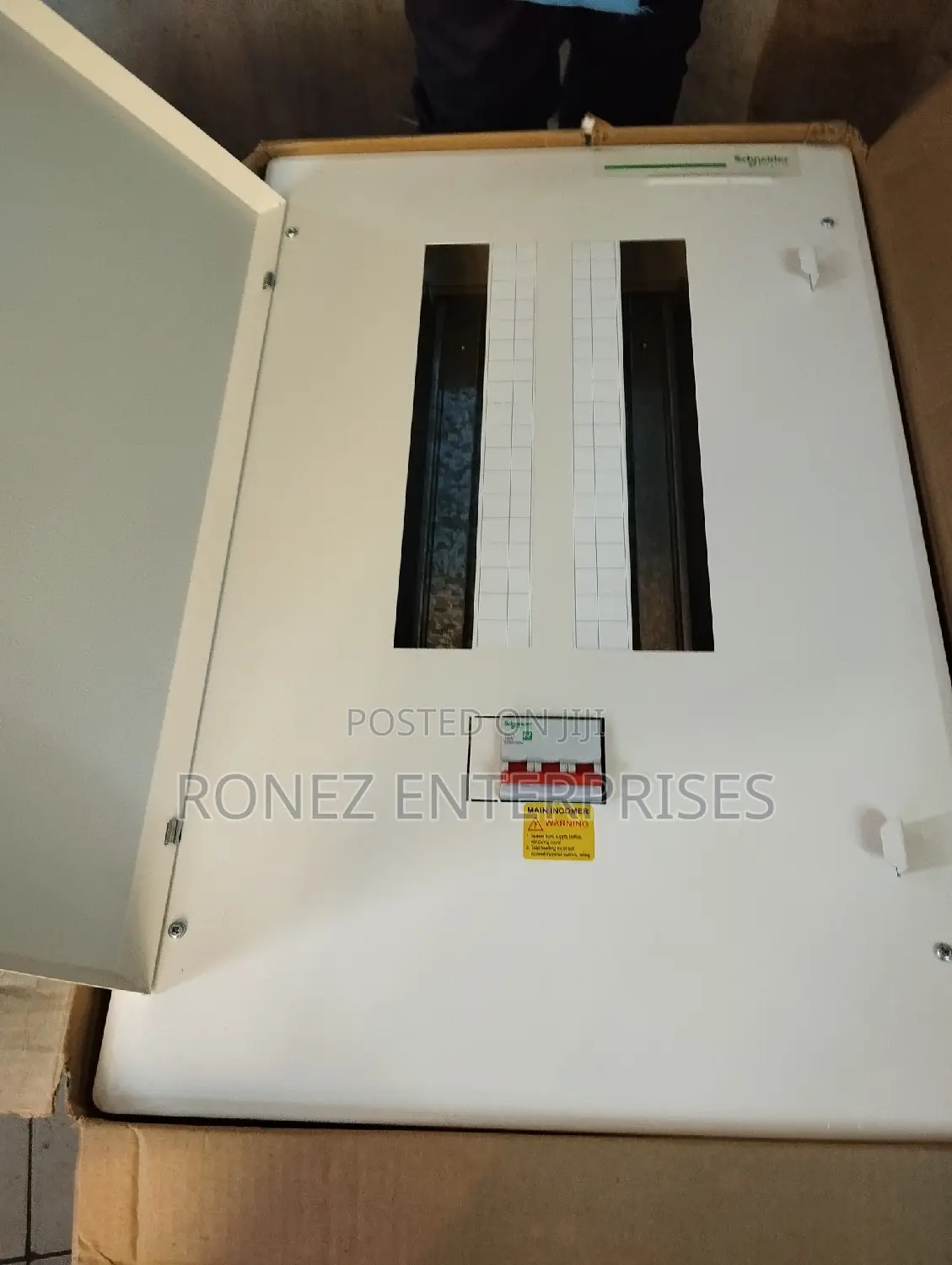 Schneider Distribution Board 12 Way