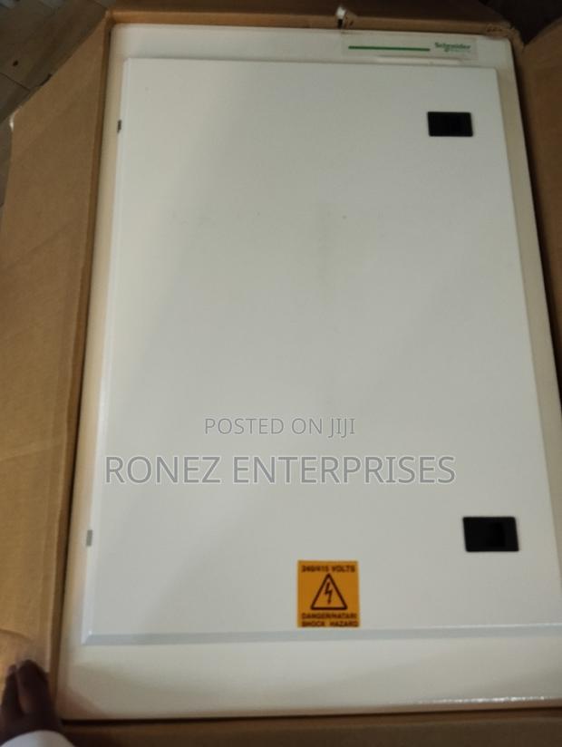 Schneider Distribution Board 12 Way - thumbnail 3