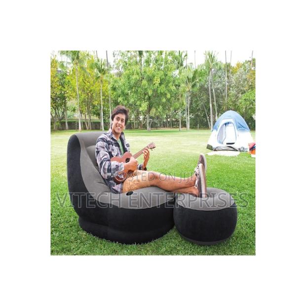 Inflatable Seat With Footrest + Manual Pump - main view
