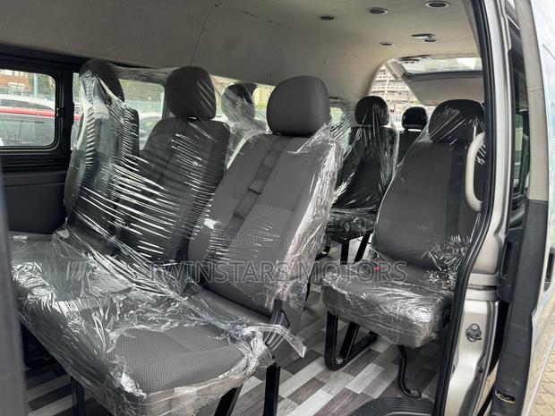 Toyota Grand HiAce 2017 Silver - thumbnail 4