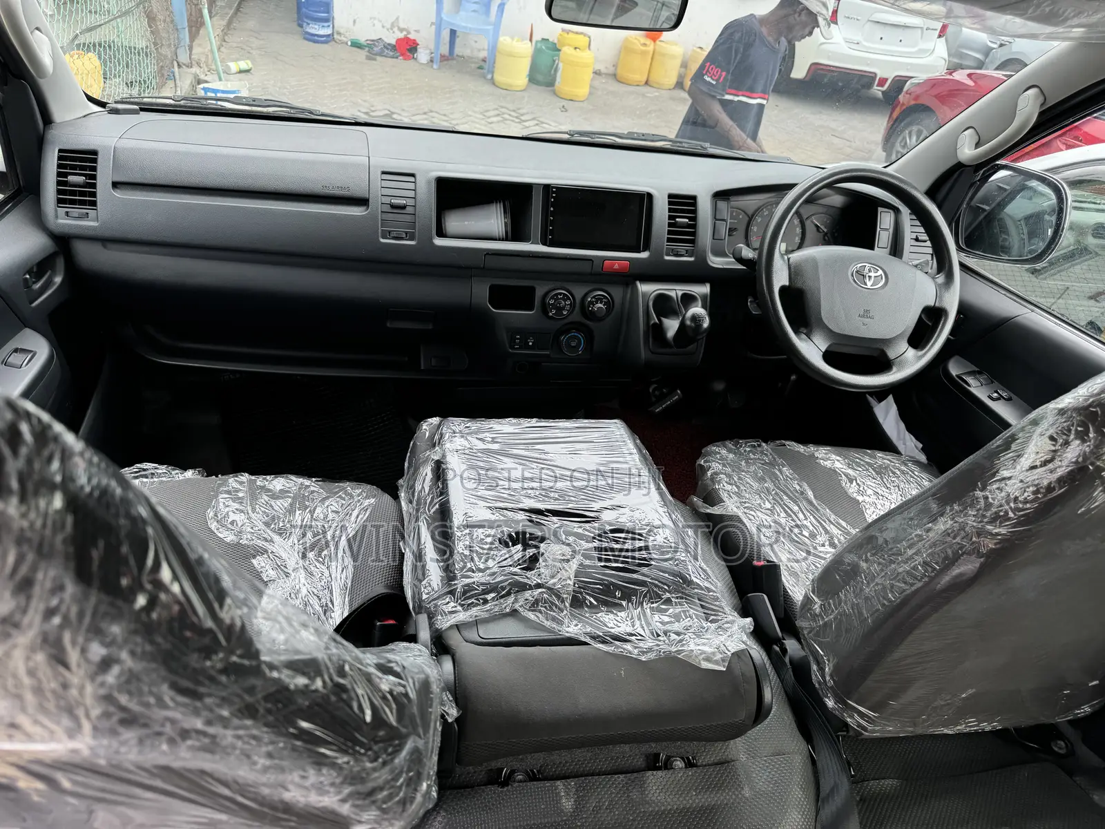 Toyota Grand HiAce 2017 Silver