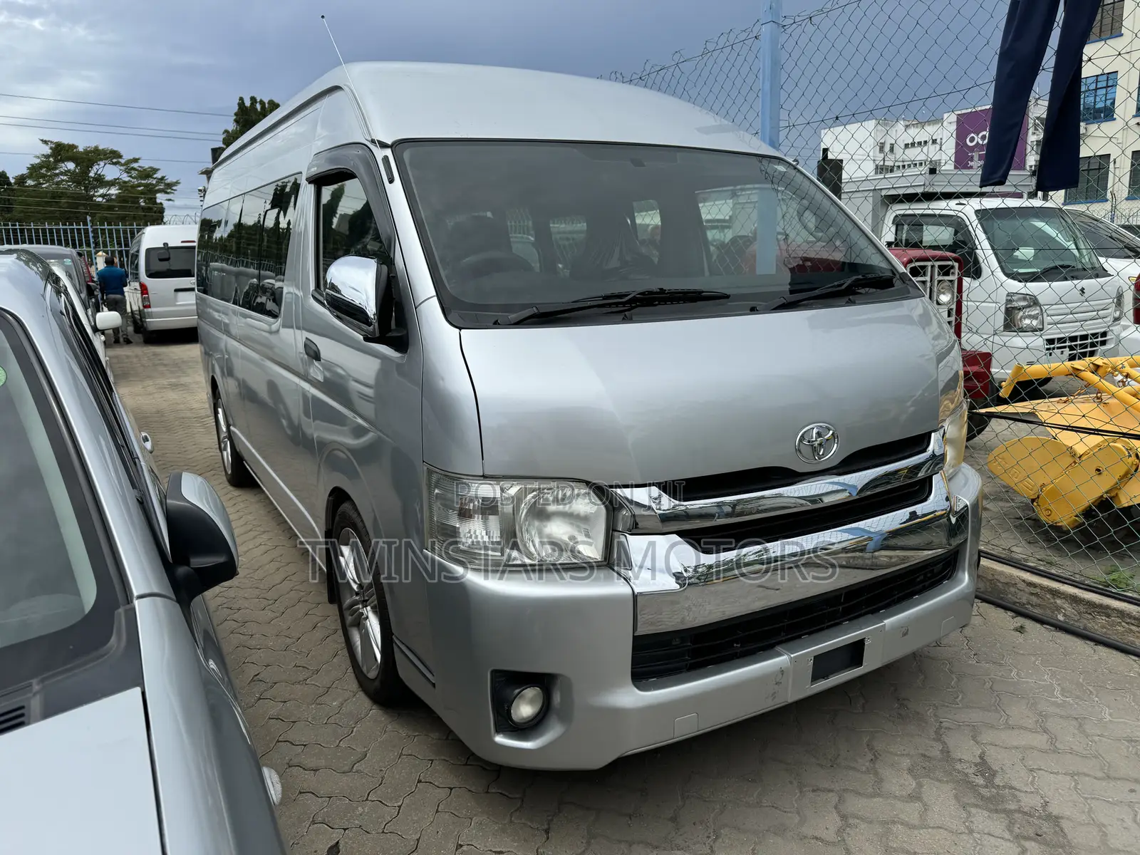 Toyota Grand HiAce 2017 Silver