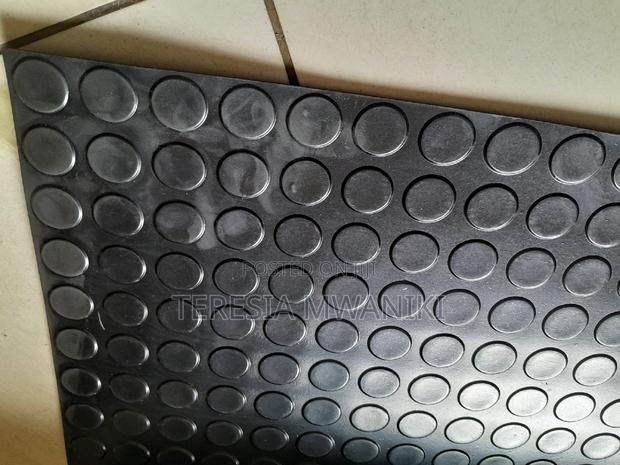 Anti- Slip Coin Rubber Floor - main view