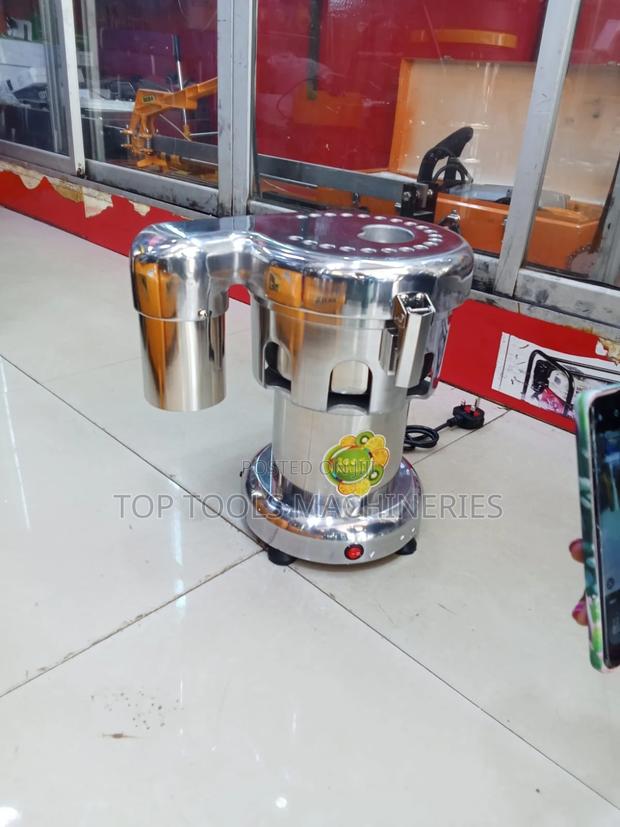 Commercial Juicer Machine - main view