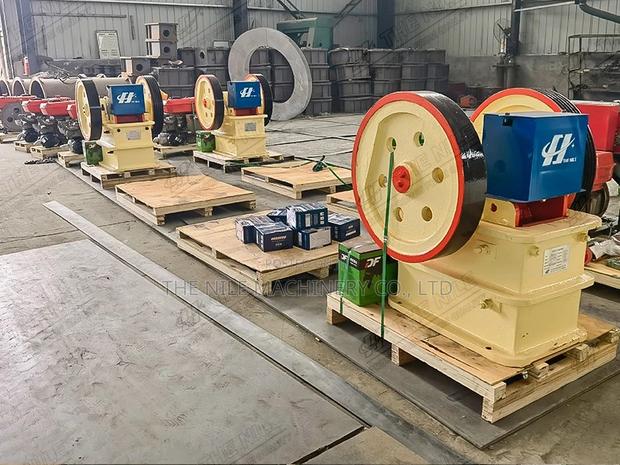 Small Mining Machines PE 150x250 Stone Crushing Jaw Crusher - main view
