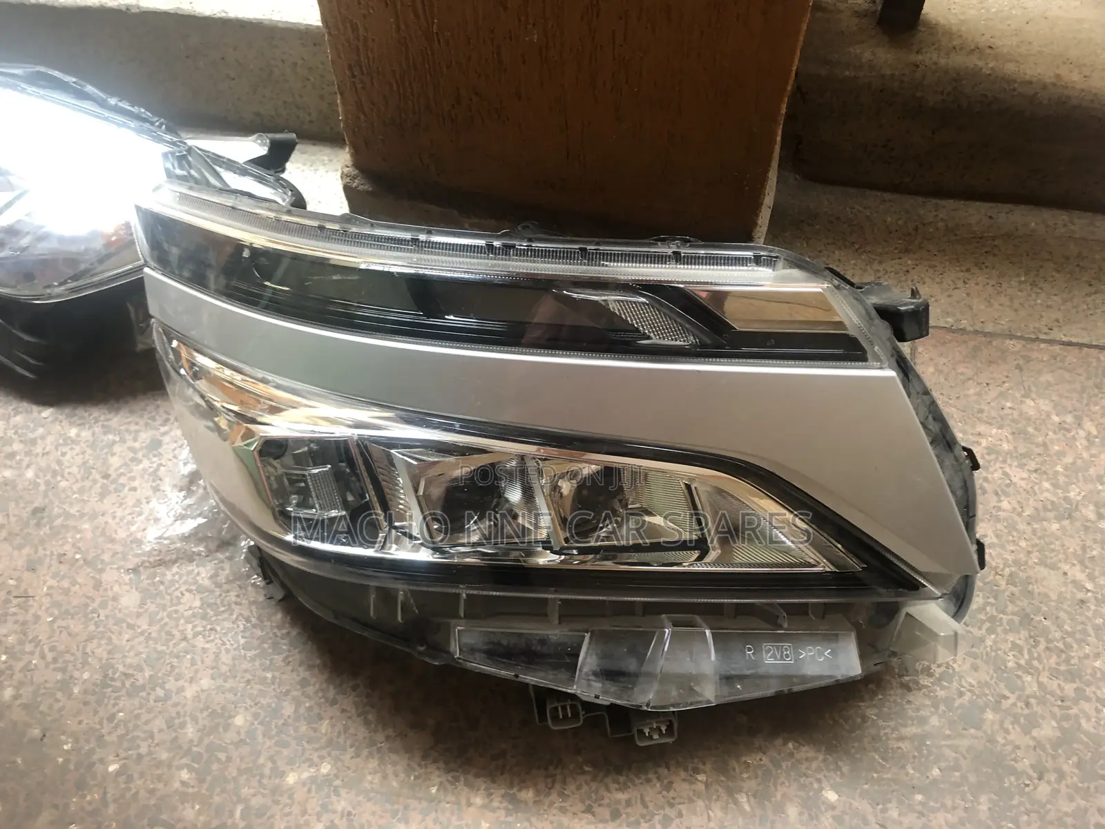 Toyota Voxy 2018 Headlight