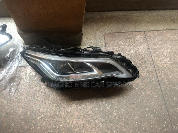 Toyota Crown Royal 2018 Headlight - thumbnail 2