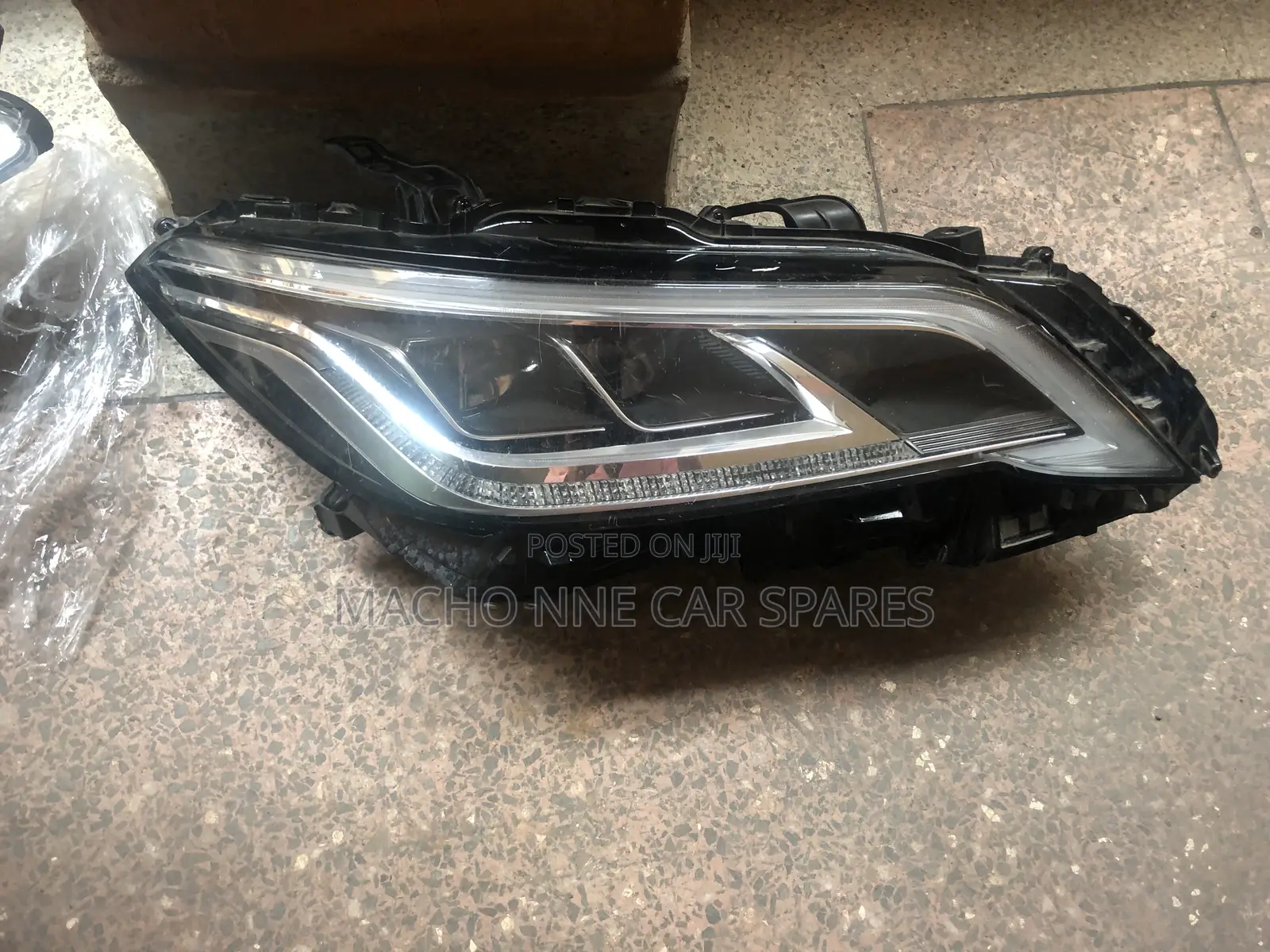 Toyota Crown Royal 2018 Headlight