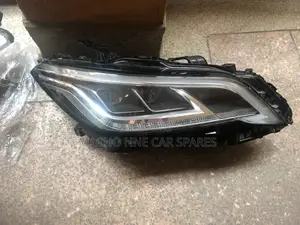 Toyota Crown Royal 2018 Headlight