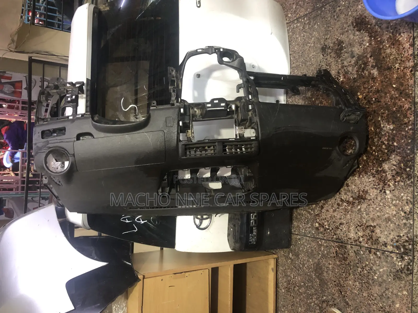 Toyota Passo Sette Dashboard