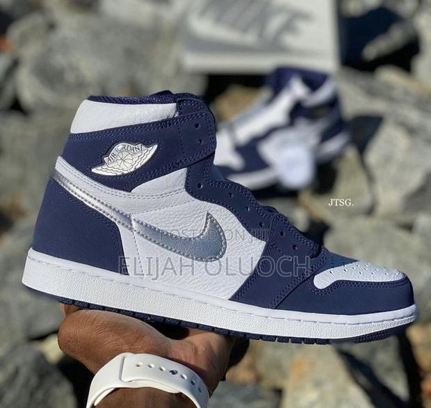 Jordan 1 Retro Particle Grey - main view