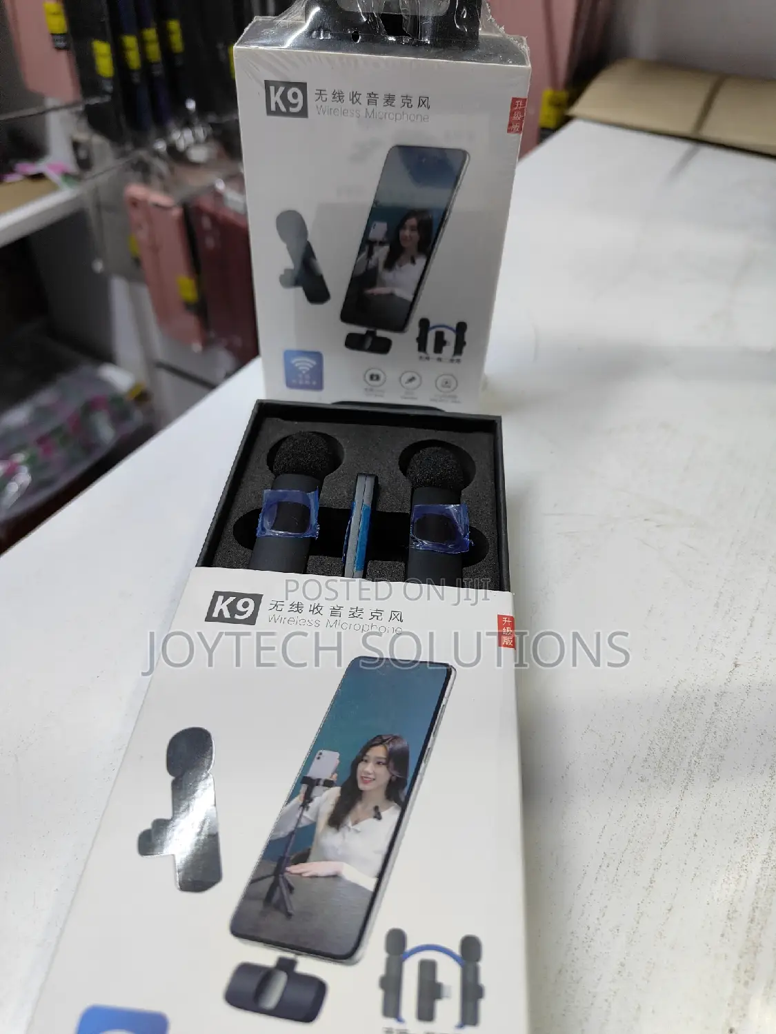 Wireless Dual Lapel Microphone, 20 Meters Accessibility