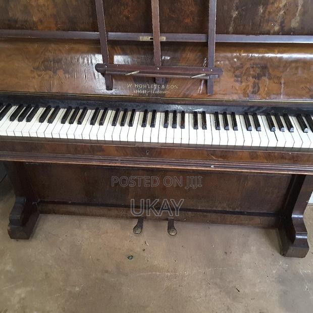 Uk-upright Piano HOWLETT SON - main view