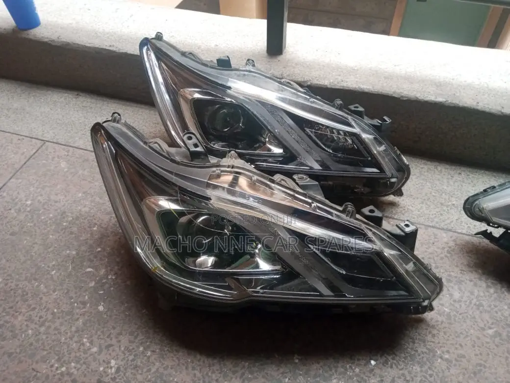 Toyota Crown Athlete 2017 Xenon Headlight