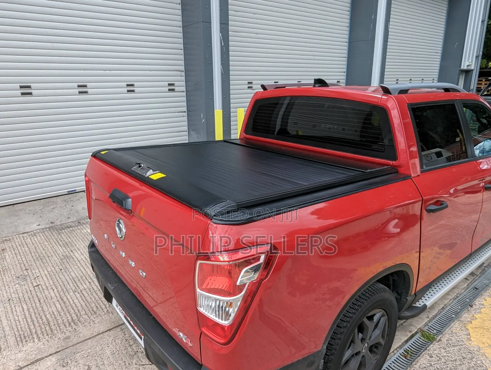Retractable Tonneau Roll Cover for Toyota Hilux Rugged