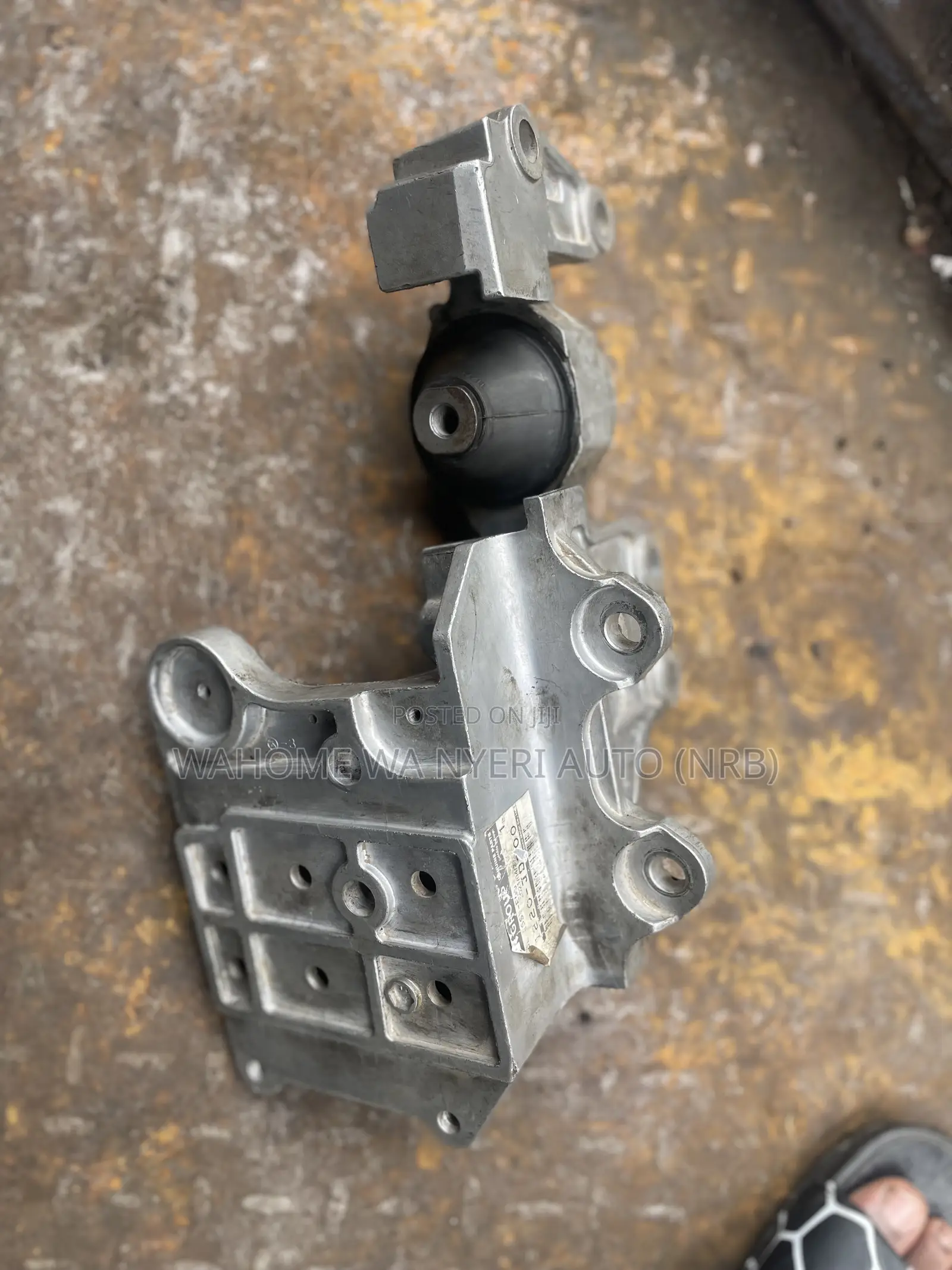 Gear Box Mounting Dualis Extrail Etc (Mr20)