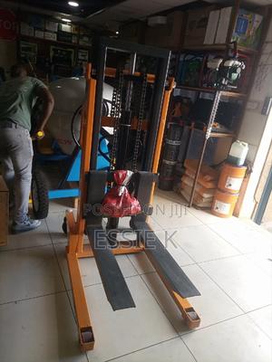 2ton Manual Stacker - thumbnail 2