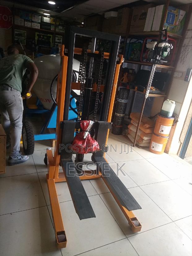 2ton Manual Stacker - main view