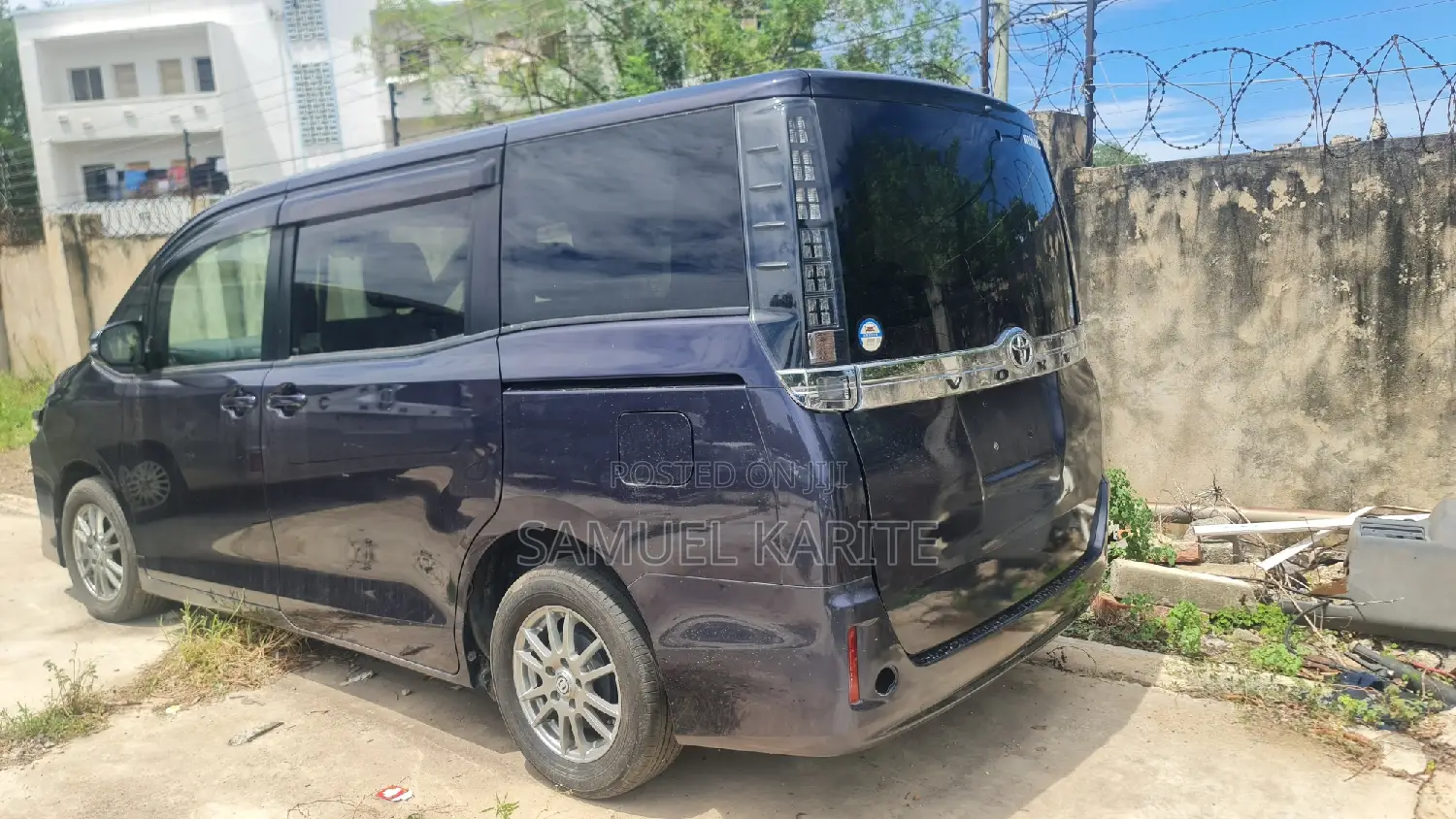 Toyota Voxy 2017 Blue