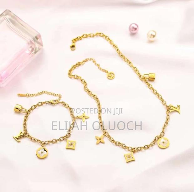 Lv Jewelry Set - thumbnail 2
