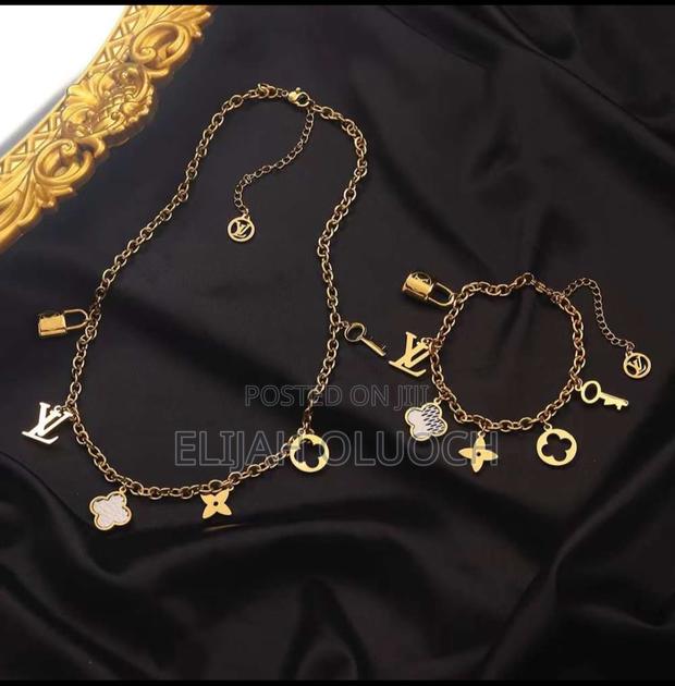 Lv Jewelry Set - thumbnail 3