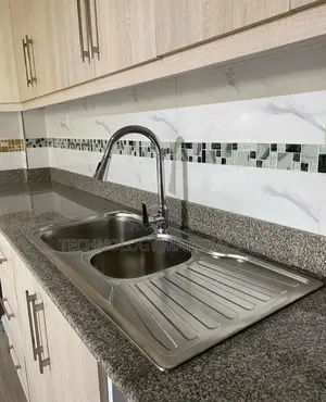 Single Handle Pull-Down Kitchen Faucet