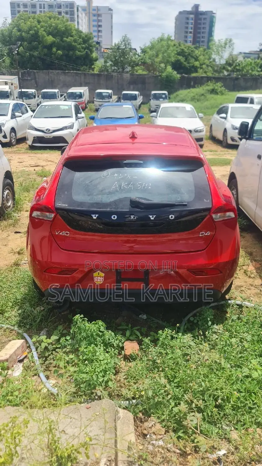 Volvo V40 2017 Red