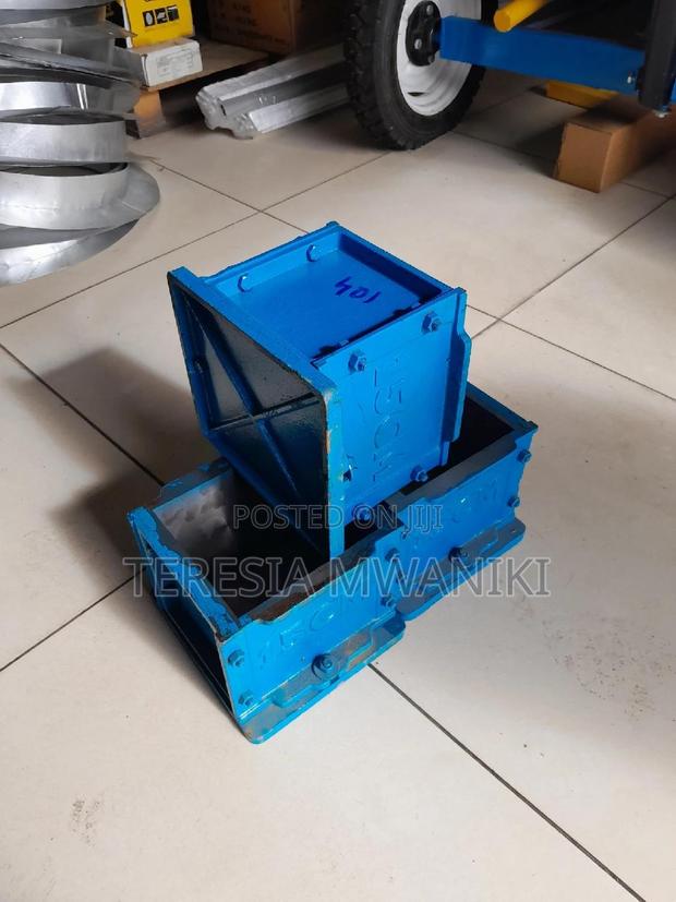 Cast Iron Concrete Testing Cube Moulds/Concrete Cubes - thumbnail 3