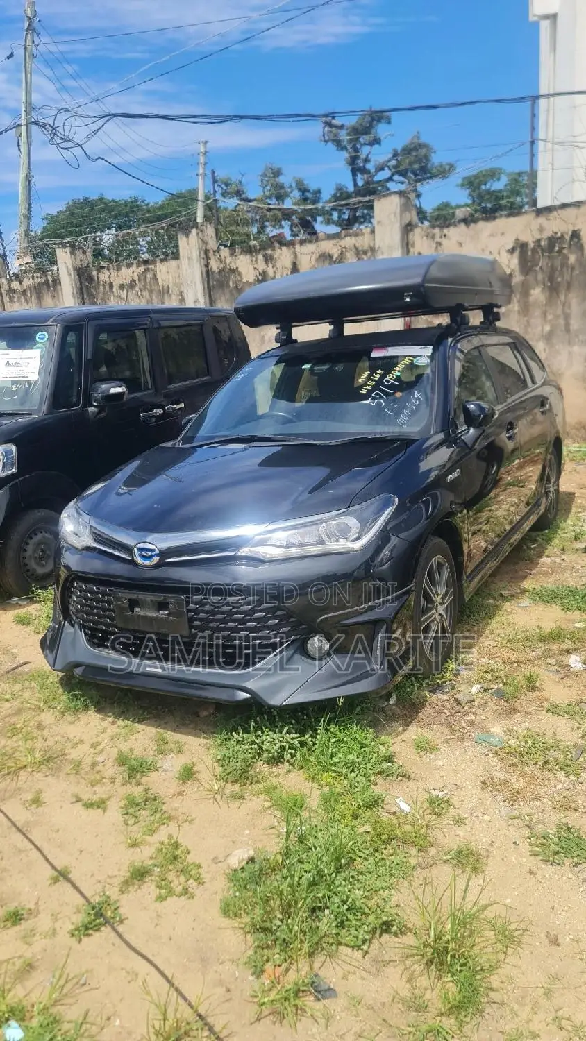 Toyota Corolla Fielder 2017 Black