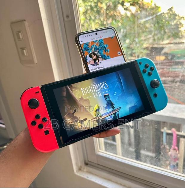 Nitendo Switch V2 - main view