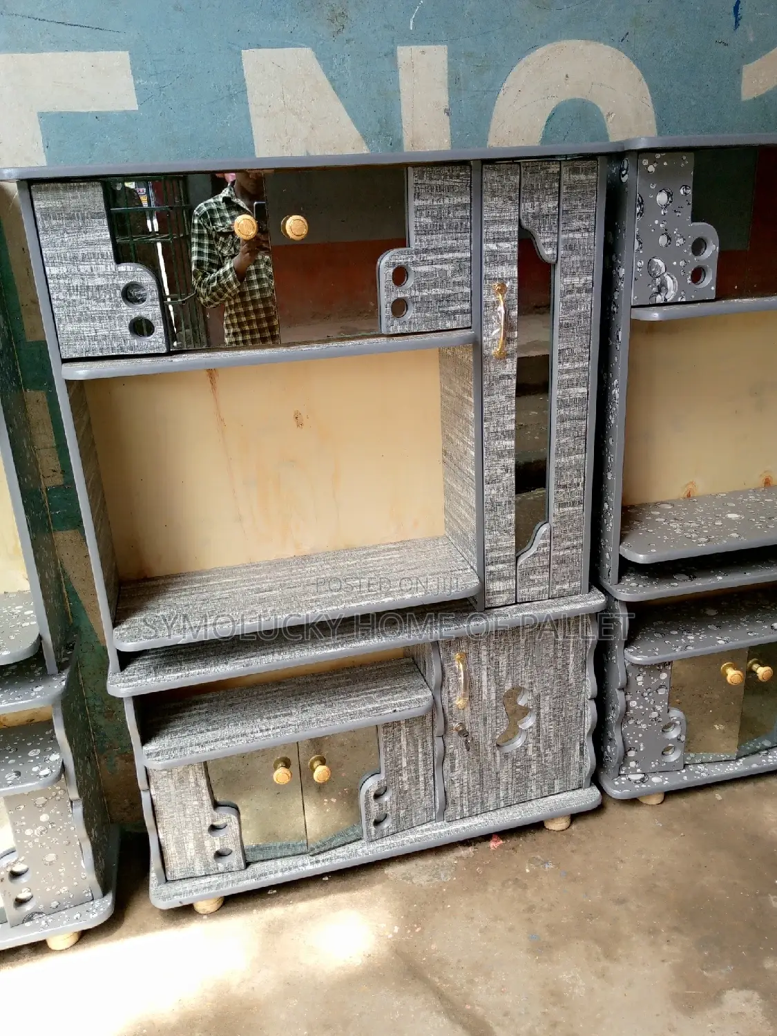 Wall Units.Medium Design