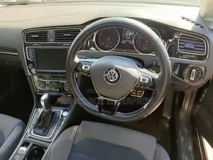Volkswagen Golf TSI S 4-Door FWD 2017 Black