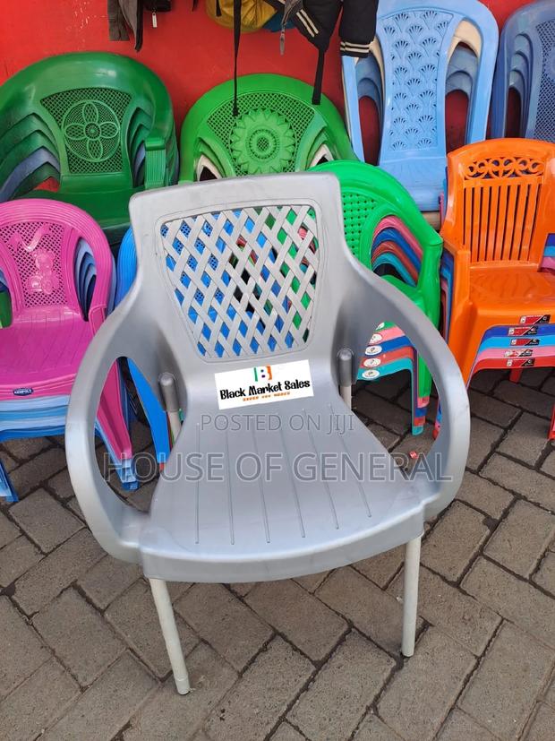 Good Quality Plastic Chairs With Metal Tubing - main view