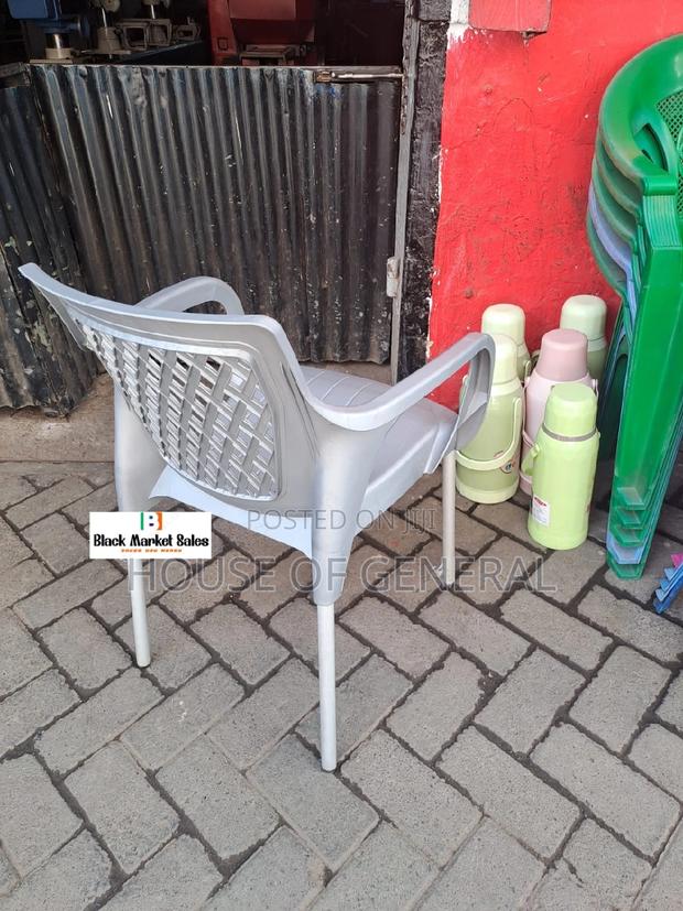 Strong Plastic Chairs With Metal Tubing - thumbnail 2
