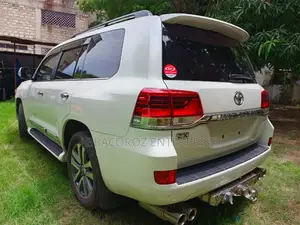 Toyota Land Cruiser 4.6 V8 ZX 2017 Pearl