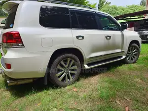 Toyota Land Cruiser 4.6 V8 ZX 2017 Pearl