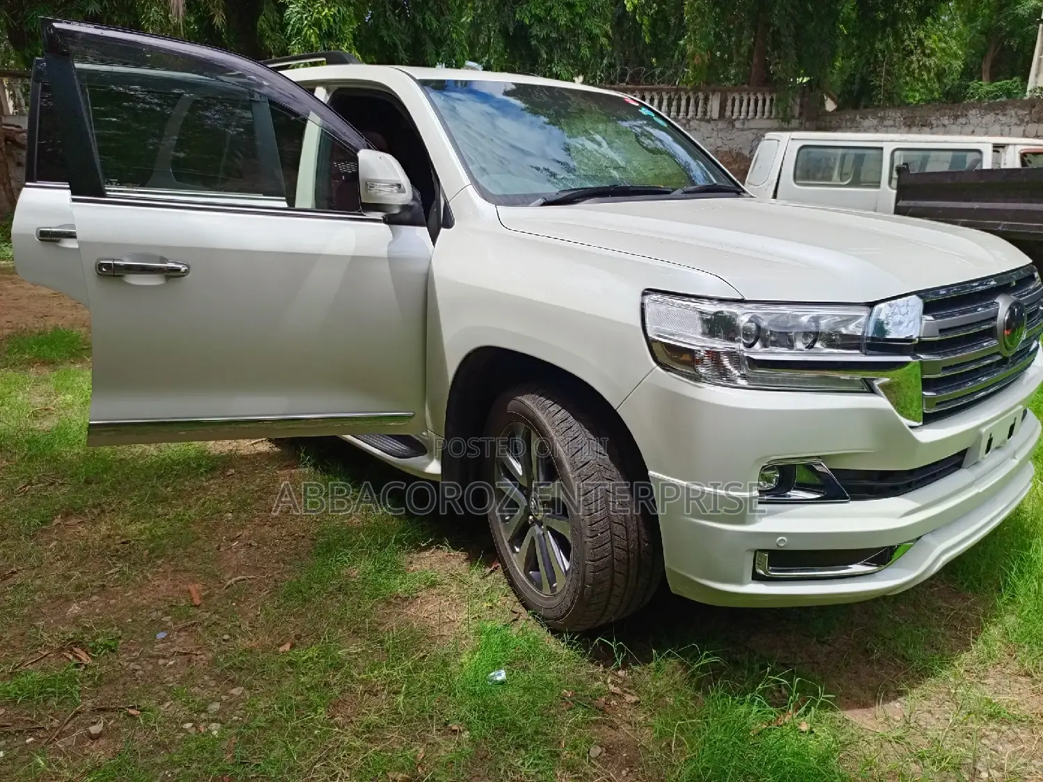 Toyota Land Cruiser 4.6 V8 ZX 2017 Pearl