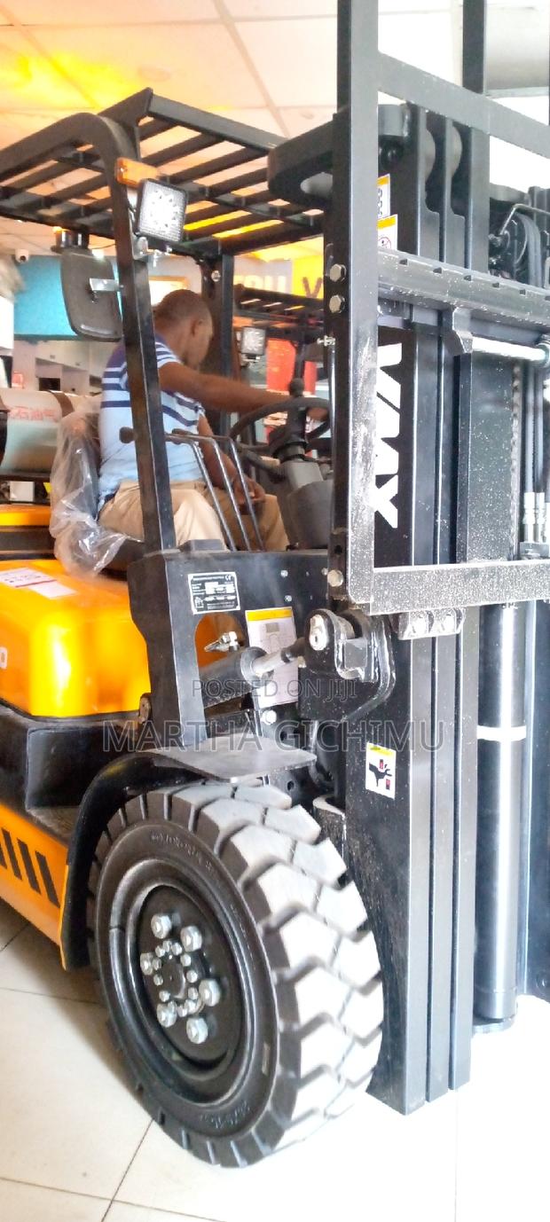 LPG Gasoline Forklift Truck - thumbnail 3