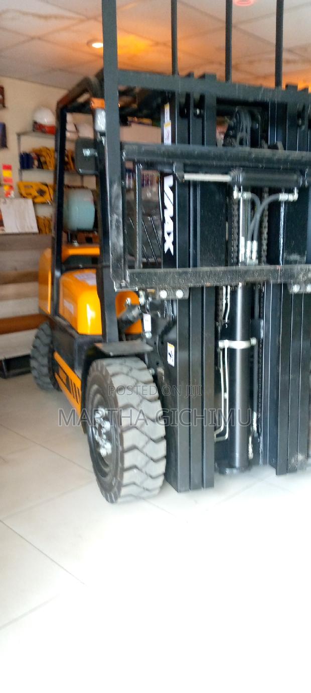 LPG Gasoline Forklift Truck - thumbnail 5
